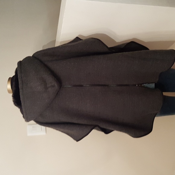 Steve Madden Poncho - Picture 6 of 11